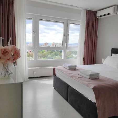 Penthouse “Sky 16” Studio Apartment 萨格勒布 外观 照片